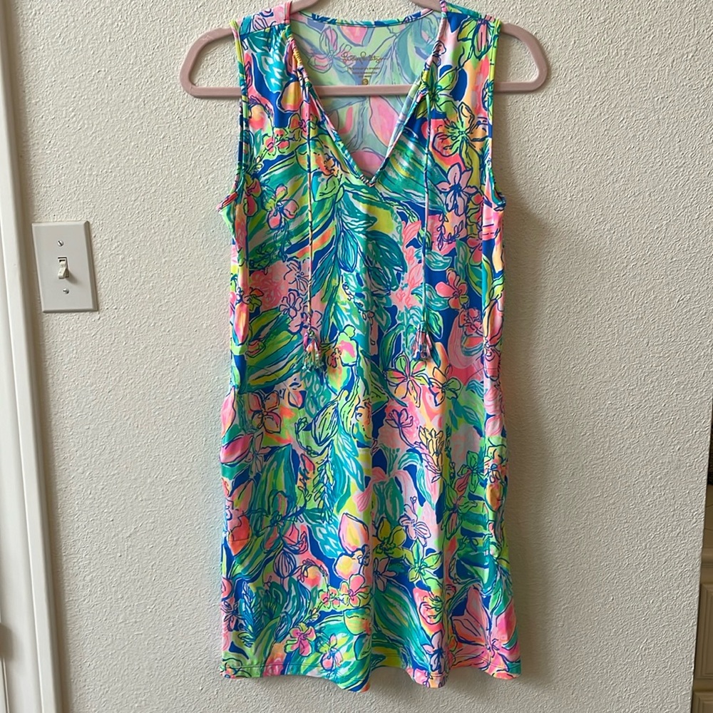 Lily Pulitzer sleeveless cover up dress with pockets.
